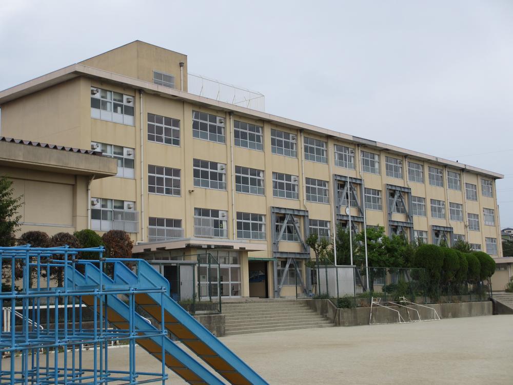 Primary school. Miwadai until elementary school 1040m