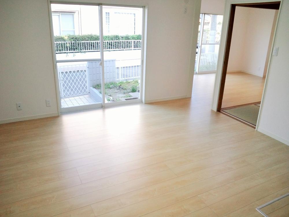 Living. ◆ Your family spacious living room that everyone is comfortable and welcoming