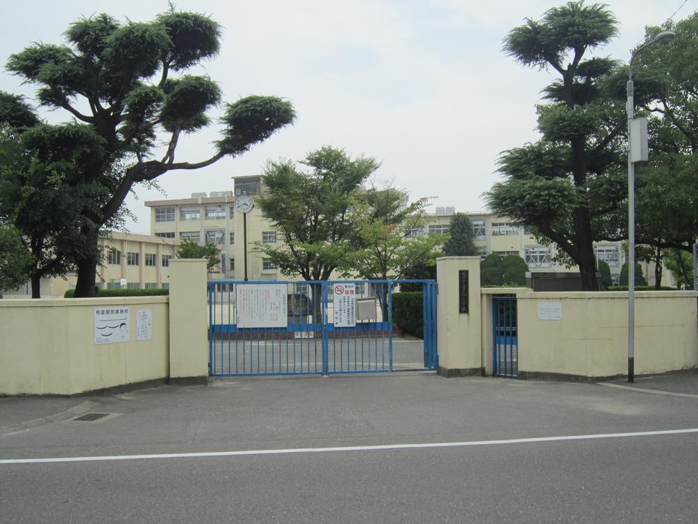 Primary school. Hakomatsu until elementary school 1300m