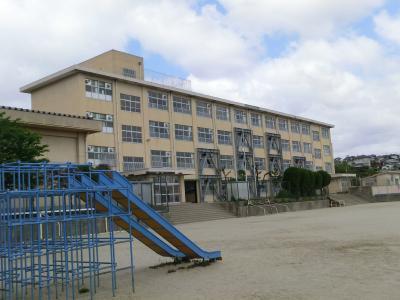 Primary school. Miwadai until elementary school 950m