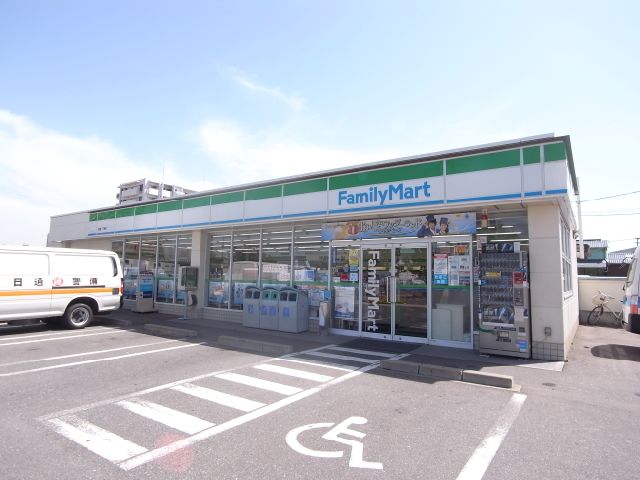 Convenience store. 240m to Family Mart (convenience store)