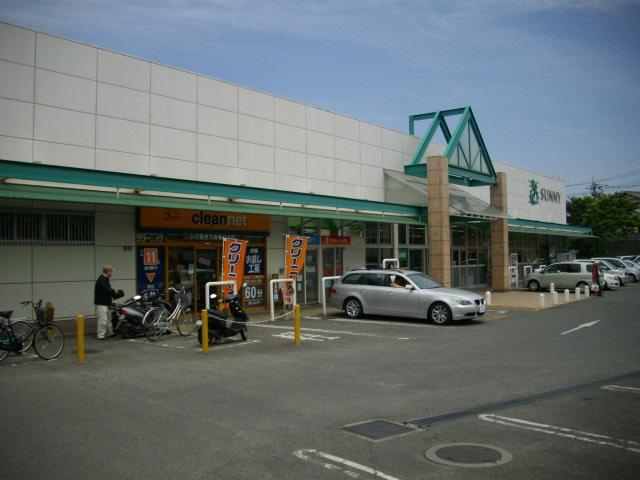 Supermarket. Super also the proximity to the train station