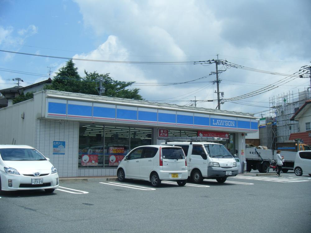 Convenience store. 550m to Lawson