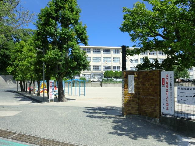 Primary school. 1185m to Fukuoka Municipal Kasumi hill Elementary School