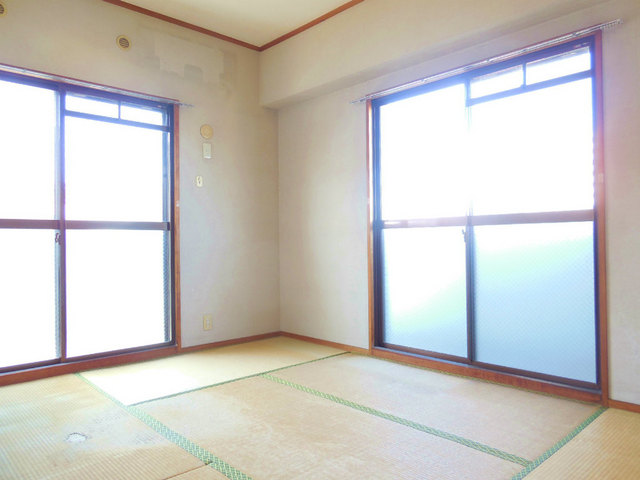 Living and room. Japanese-Style room first Why not feel the sum