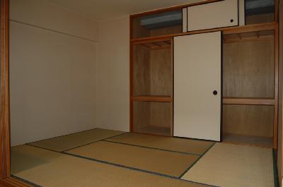 Balcony. Japanese-style room (same type photo)