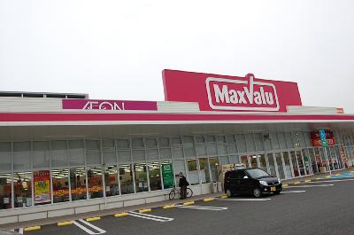 Supermarket. 100m until Makkusubaryu (super)