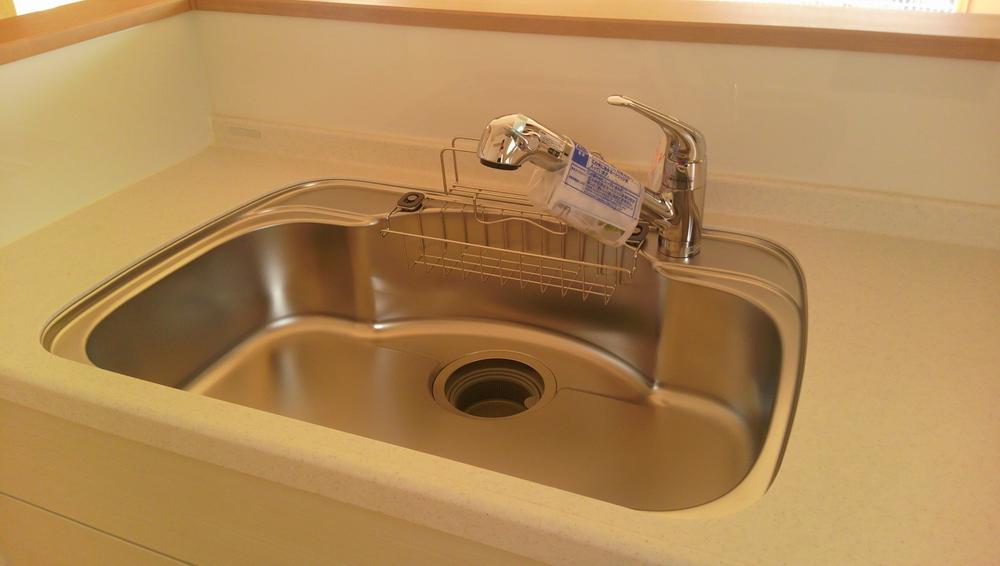 Same specifications photo (kitchen). Water purifier is integrated jumbo sink
