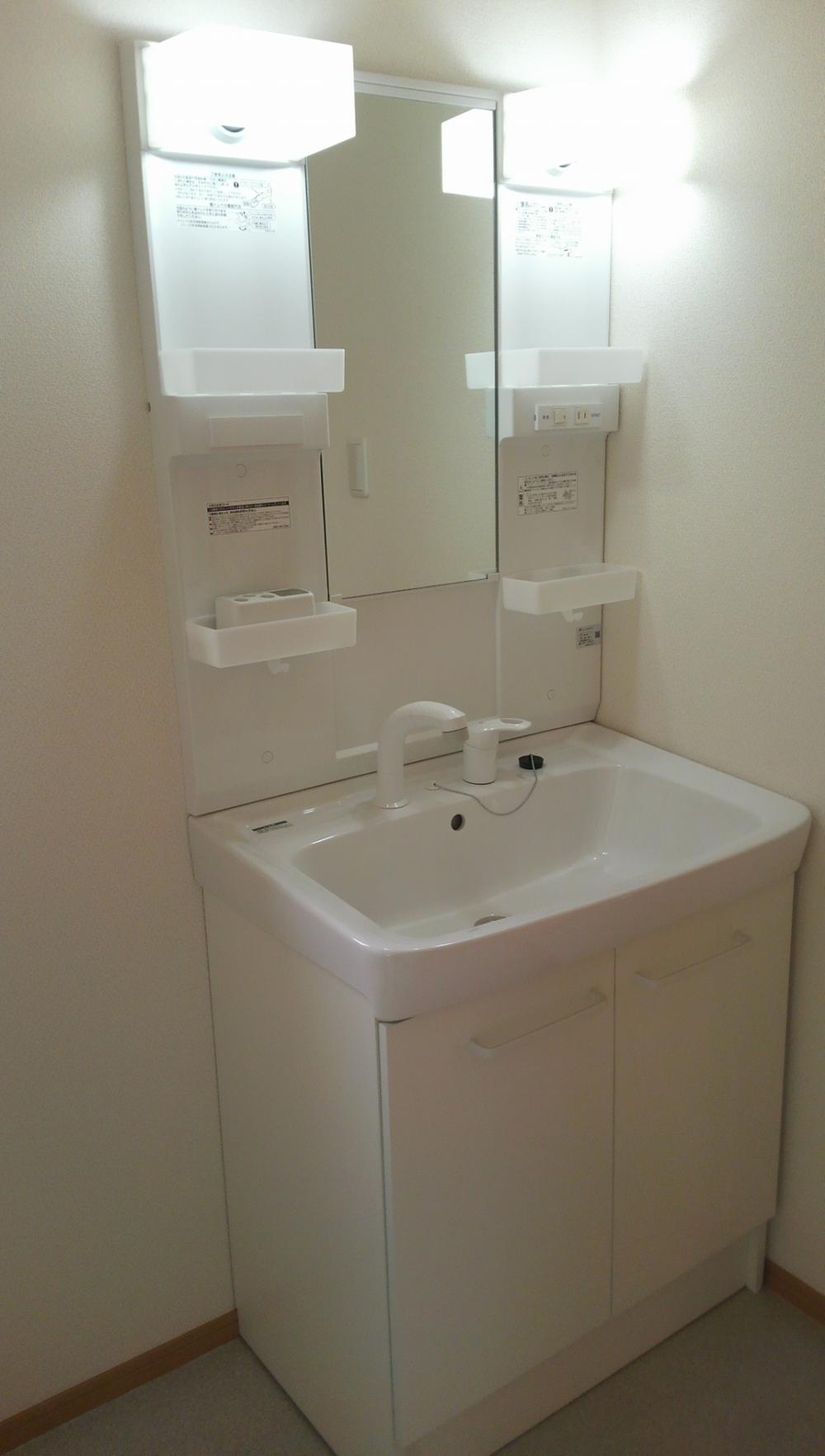 Wash basin, toilet. Lift type, Shampoo dresser with vanity.