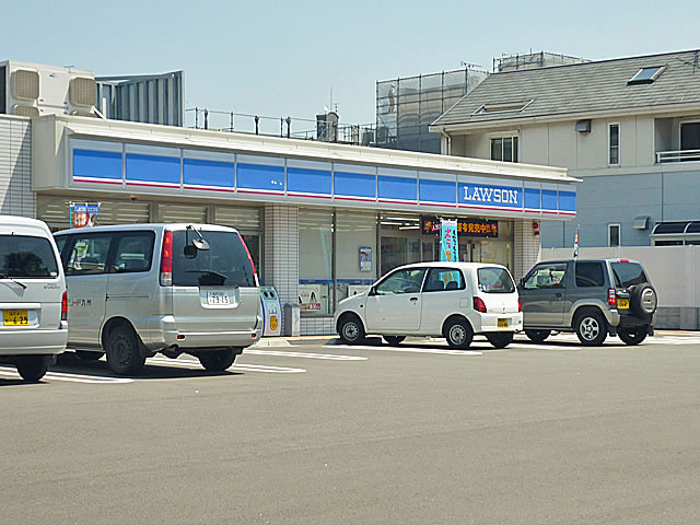 Convenience store. 250m until Lawson Hakozakimiyamae store (convenience store)