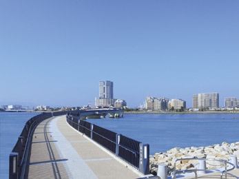 Surrounding environment. Sea promenade that connects the Island City and Kasumi Keoka area "Did love bridge". It has gained popularity as a walking and jogging track (about 700m / A 9-minute walk)
