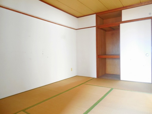 Living and room. There is Japanese-style room