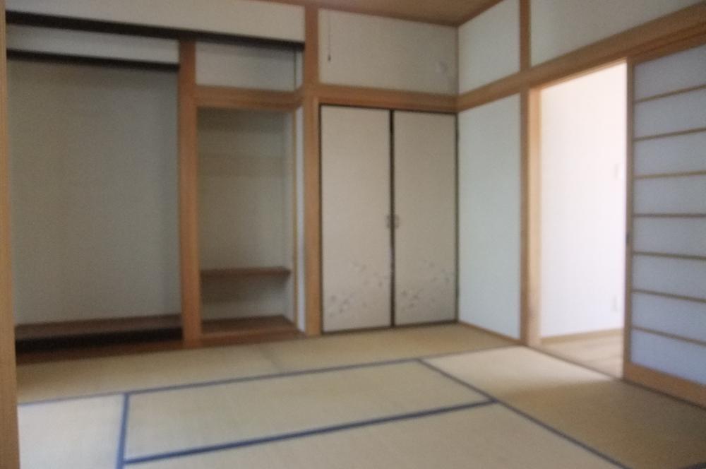 Non-living room. Is a Japanese-style room. 