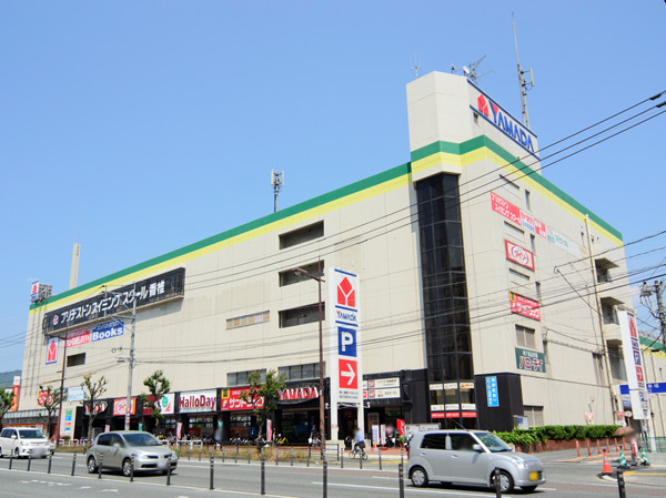 Surrounding environment. Yamada Denki Tecc Land Fukuoka Kashii head office, Harodei Kashii shop, The ・ Daiso Kashii Big Mart store (8-minute walk / About 580m)