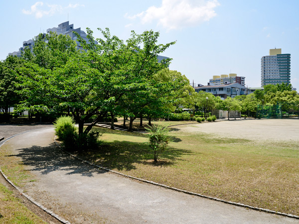 Surrounding environment. Kashiihama East Park (a 3-minute walk / About 240m) ※ 1