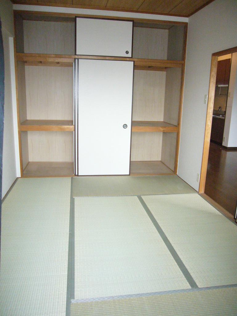 Other. There is also one room Japanese-style room