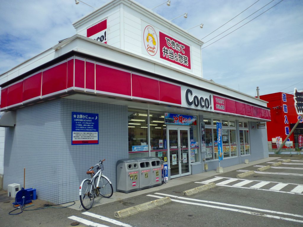 Convenience store. 115m to the Coco store Tonoharu store (convenience store)