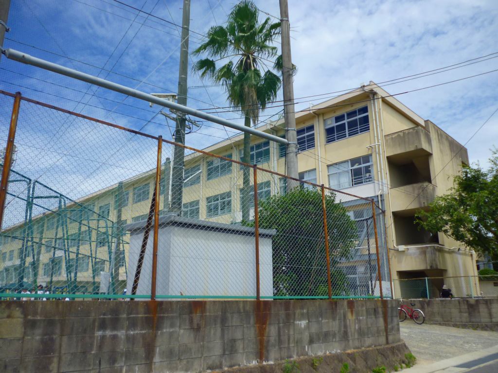 Home center. Kashii second junior high school (home improvement) to 1447m