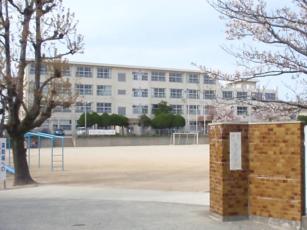 Primary school. Kasumikeoka until elementary school 1200m
