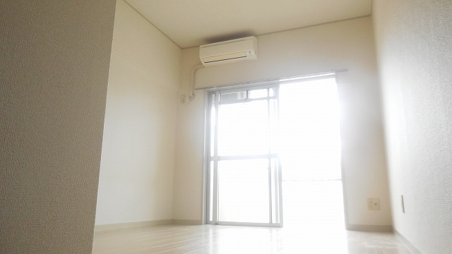 Living and room. Akarui Western-style Air conditioning clean