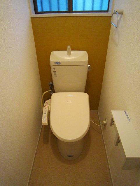 Toilet.  ☆ Toilet bowl ・ Hot-water heating toilet seat exchange already