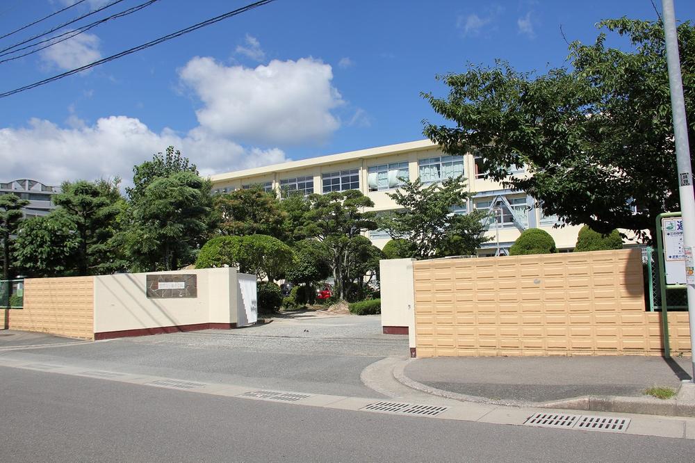 Junior high school. 1674m to Fukuoka Municipal Tatara Central Junior High School