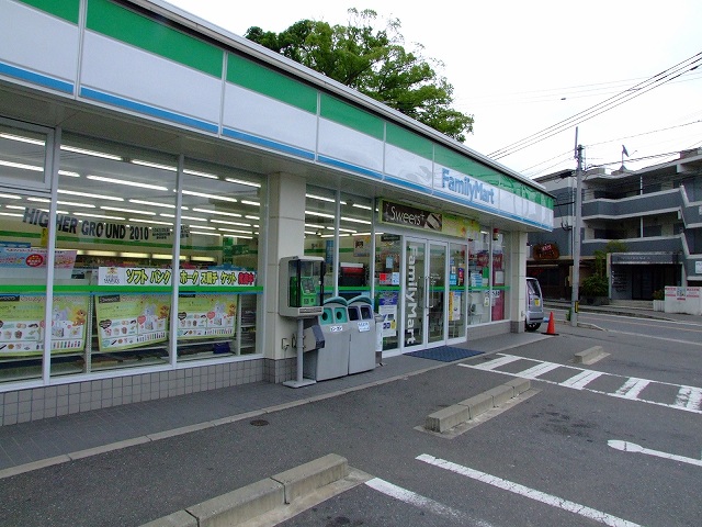 Convenience store. Family Mart (convenience store) to 400m