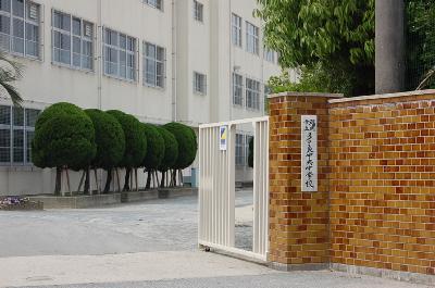 Junior high school. Tatara 870m to the center junior high school (junior high school)