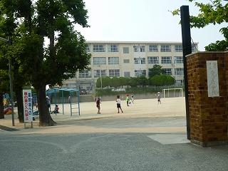 Primary school. 962m to Fukuoka Municipal Kasumi hill Elementary School