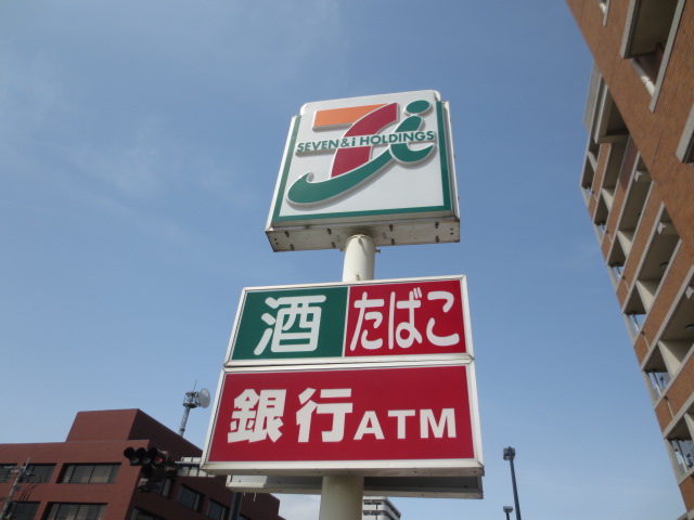 Convenience store. Seven-Eleven Fukuoka Hakozaki 6-chome up (convenience store) 725m