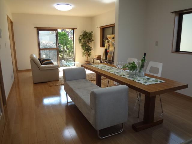 Living. A straight line of LDK is usability, Lighting preeminent