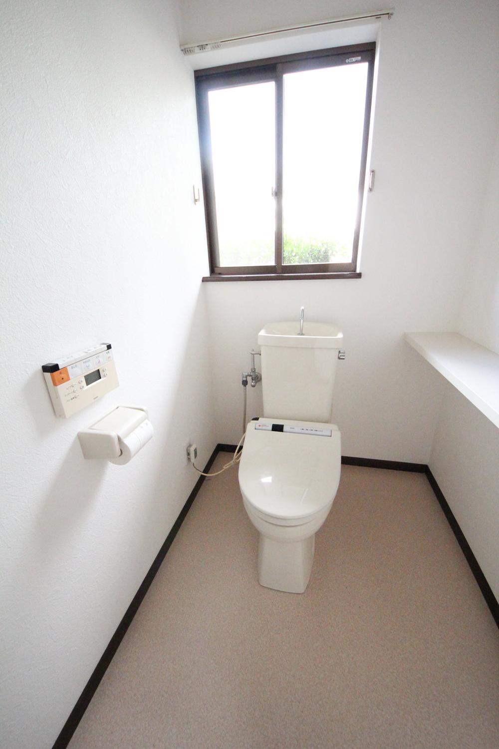 Toilet. Local (10 May 2013) Shooting