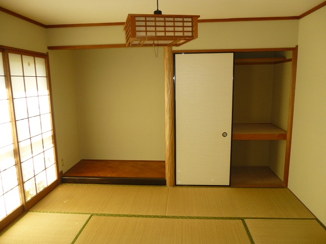 Other. It will calm old-fashioned Japanese-style room