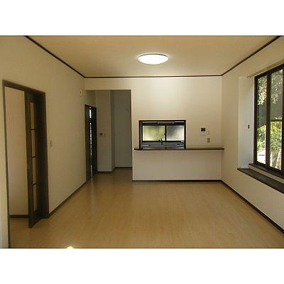 Living. Characteristic large windows! It is LDK!