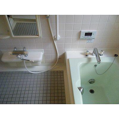 Bathroom. With reheating hot water supply!
