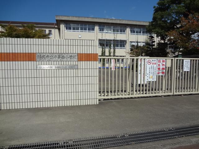 Primary school. Fukuoka Municipal Chihaya to Nishi Elementary School 727m