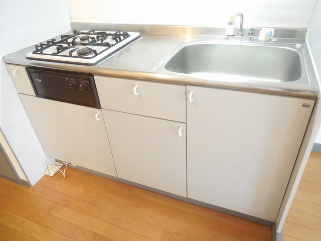Kitchen. 2-neck is with a stove