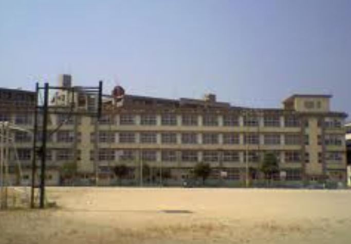 Primary school. Maidashi up to elementary school (elementary school) 690m