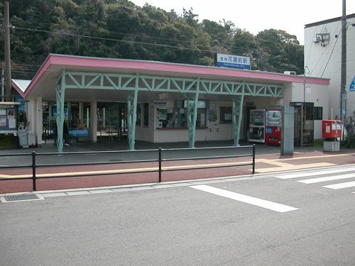 station. 800m to Nishitetsu Kaizuka line "Kashiikaenmae"