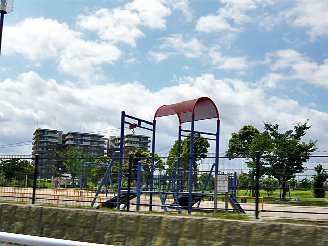 park. Hakozaki 350m to the park (park)