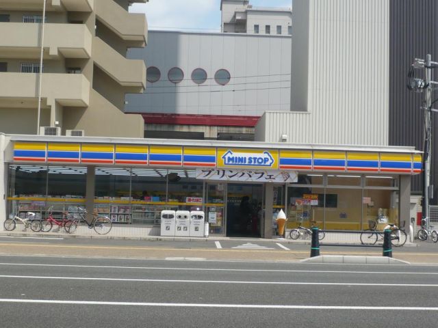 Convenience store. 60m to MINISTOP (convenience store)
