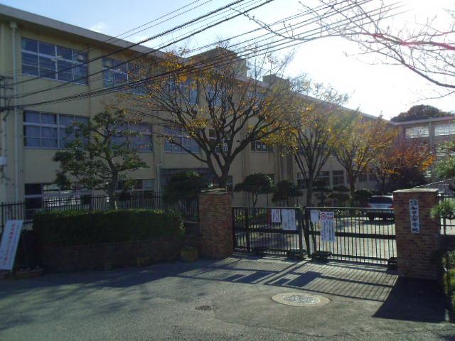 Junior high school. 1300m to Fukuoka Municipal Wajirogaoka junior high school