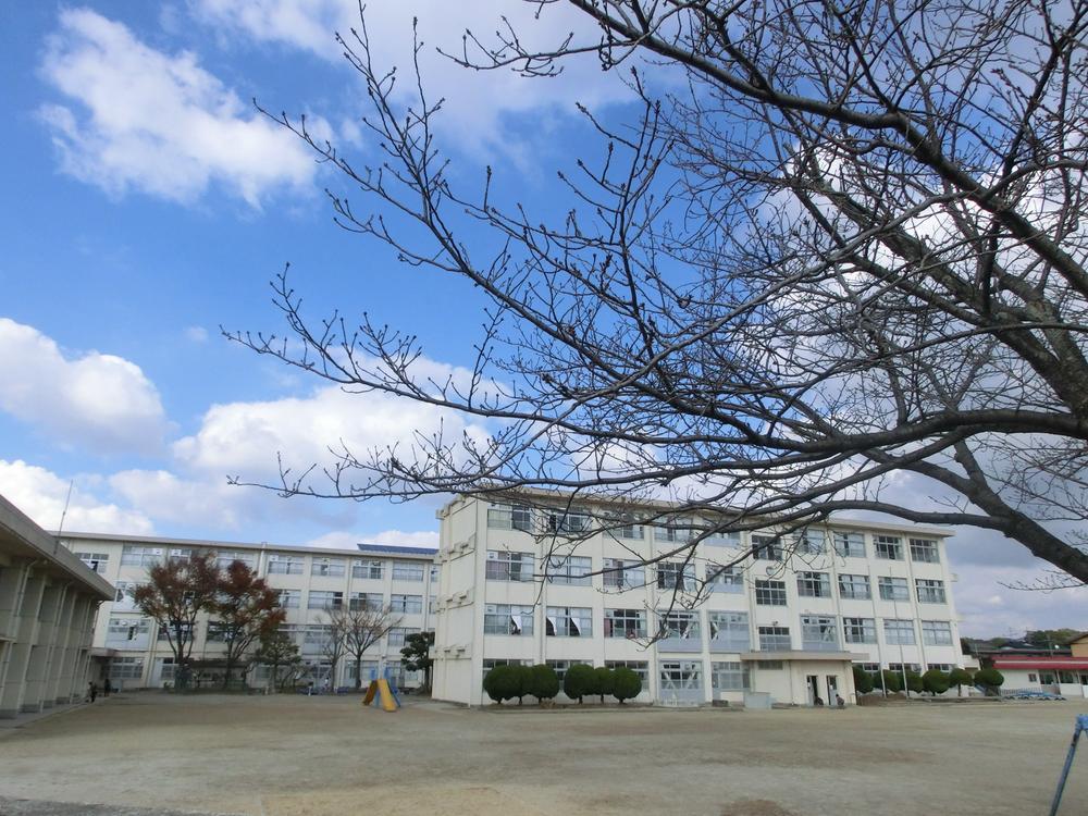Primary school. 550m to Fukuoka Municipal Wajirohigashi Elementary School