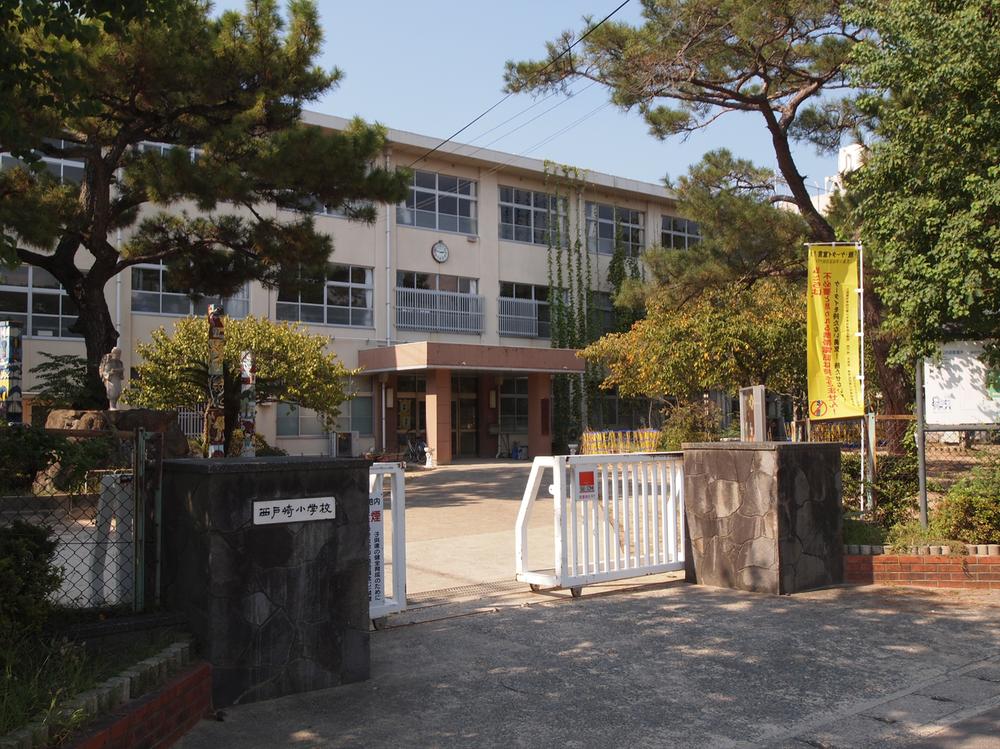 Primary school. 1080m to Fukuoka Municipal Saitozaki Elementary School