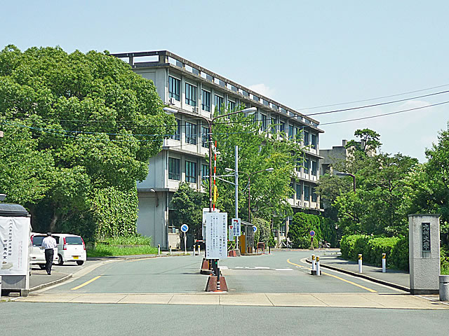 University ・ Junior college. Kyushu University Hakozaki campus (University ・ 800m up to junior college)