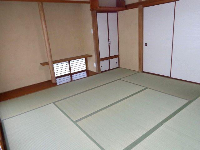 Non-living room. Japanese-style room with Hiroen