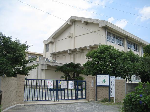 Primary school. Wajiro until elementary school 1400m