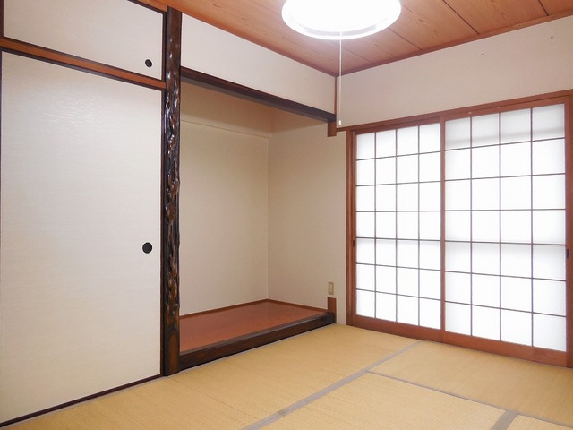 Other room space. Is a full-fledged Japanese-style