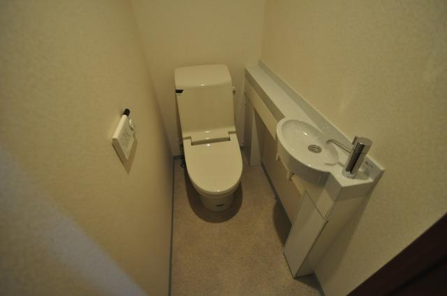 Toilet. Indoor (April 2010) Shooting