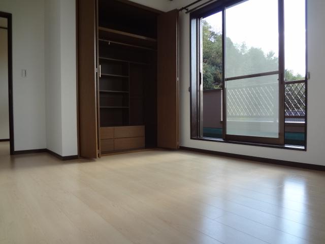 Non-living room. The second floor balcony side Western-style Day is the best!